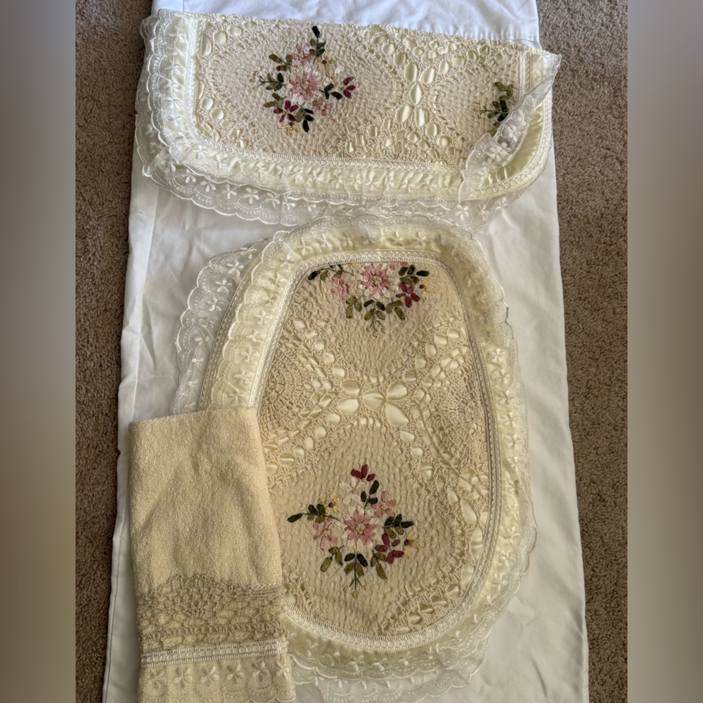 Floral Lace Bath Mat Set - Cream